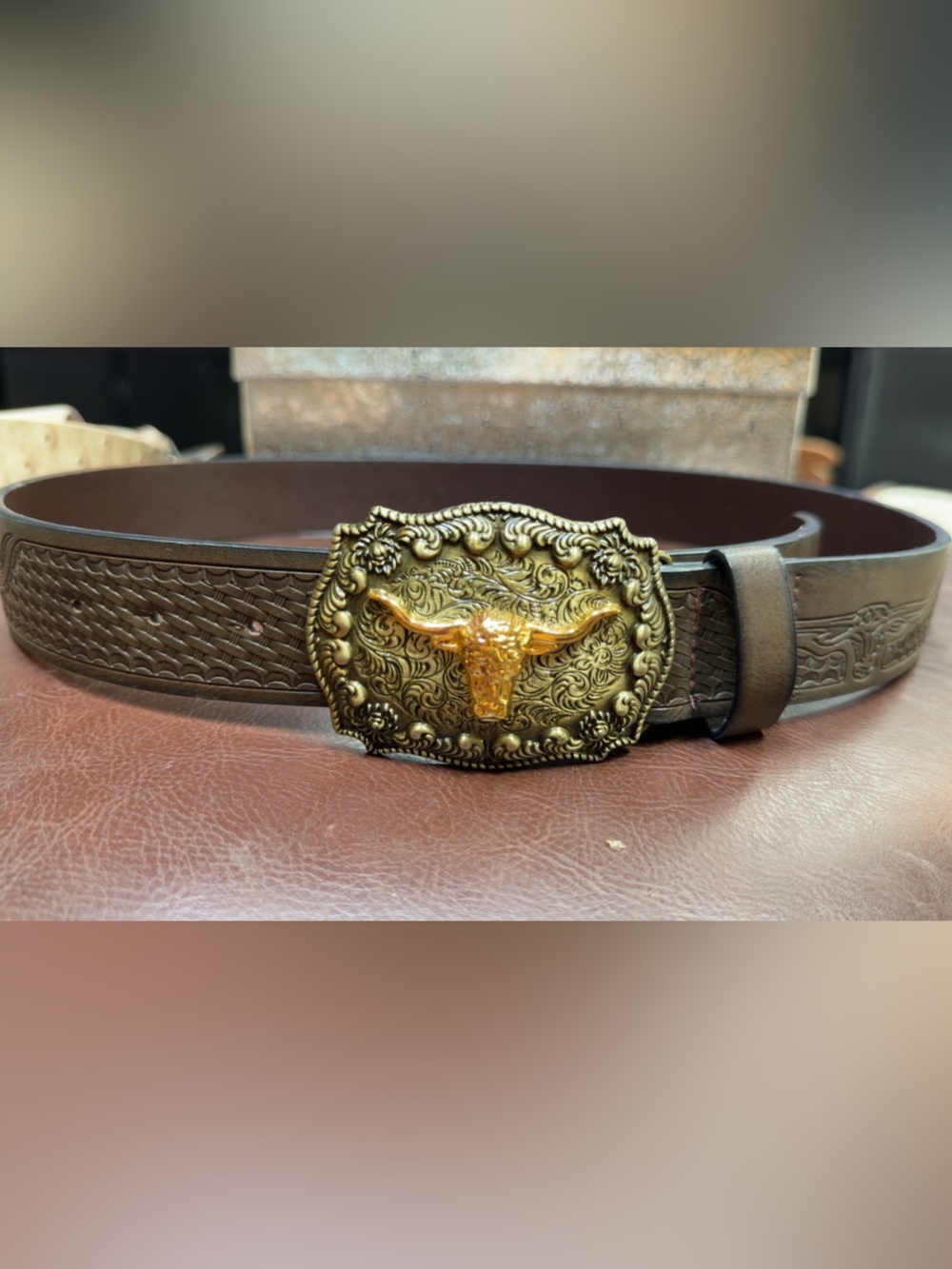 Men/Women’s unisex Brown Leather Belt with Ornate Gold Buckle
